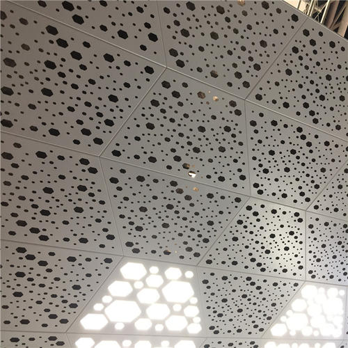 600x600工程鋁扣板-工程鋁扣板廠家解析機(jī)場(chǎng)鋁天花吊頂優(yōu)勢(shì)