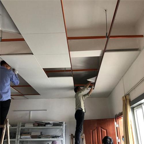 辦公室吊鋁扣板-辦公室鋁扣板吊頂?shù)挠檬裁搭伾?guī)格更適合呢