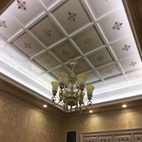 二級(jí)吊頂客廳鋁扣板-客廳鋁扣板吊頂廠家?guī)憧? title=