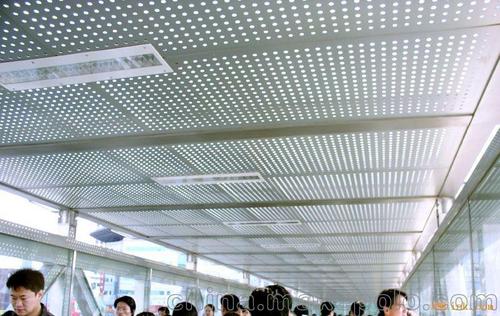 室內(nèi)鋁扣板材料-簡(jiǎn)述室內(nèi)鋁扣板吊頂工程所用材料-室內(nèi)鋁扣板吊頂用到的材料