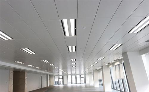 專業(yè)工程鋁扣板廠家-跟著廚房鋁扣板吊頂廠家學(xué)學(xué)吧