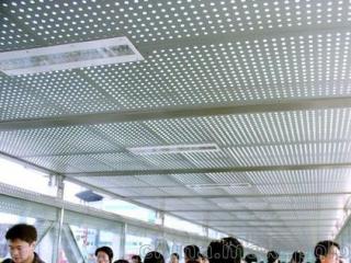 吊頂材料鋁扣板價格表-詳細(xì)解答鋁扣板吊頂包工包料多少錢一平方